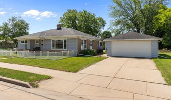 2015 E COLLEGE Ave, Appleton, WI 54915