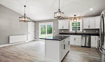 633 Streamside Ave, Hermon, ME 04401