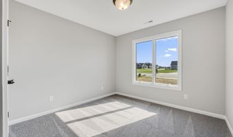 5165 Greyson Heights Dr, Auburn, IN 46706