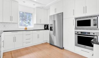 275 Boston Neck Rd, Narragansett, RI 02882