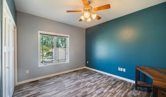 923 S 10th St, Adel, IA 50003