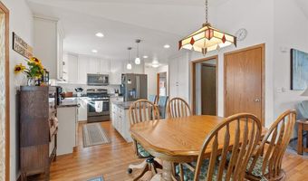5709 Oak Crest Hill Rd SE, Riverside, IA 52327