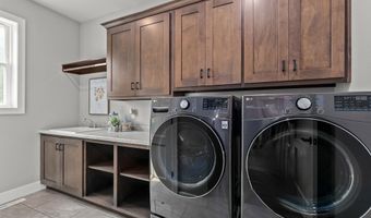 5644 N SUMMERLAND Dr, Appleton, WI 54913