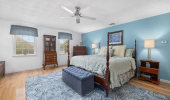 34 Finch Ln, North Kingstown, RI 02874
