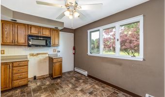 24 Glenbourne Ct, Amherst, NY 14221