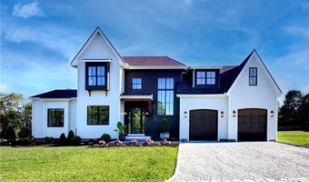 2 Stone Bridge Dr, Middletown, RI 02842
