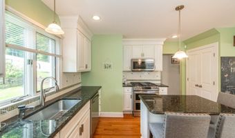 112 Main St, Bayonne, NJ 07035