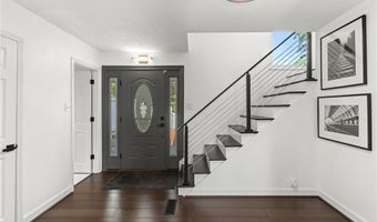 2155 Mason Green Dr, Ballwin, MO 63011