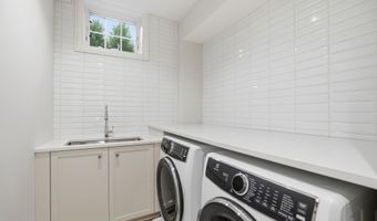 3418 RESERVOIR Rd NW, Washington, DC 20007