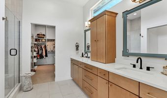 1605 N Lakeside Dr, Andover, KS 67002