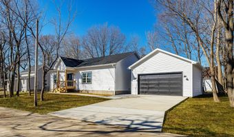926 23rd Pl, Des Moines, IA 50312