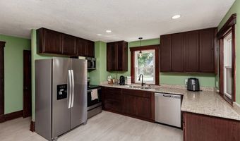 605 Cottage St, Adel, IA 50003