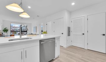117 W 2ND St 202, Bayonne, NJ 07002