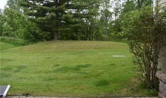 10 Southcreek Ct B, Amherst, NY 14051
