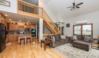 4 Debbie Dr, Altamont, NY 12009
