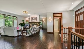 904 Timber View Dr, Altoona, WI 54720