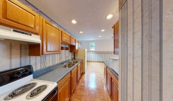136 Lock Ln, Alum Creek, WV 25003