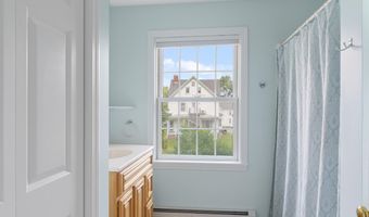 211 Oak St, Bath, ME 04530