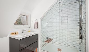 26 Old Searsport Ave, Belfast, ME 04915