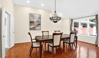 9209 VENDOME Dr, Bethesda, MD 20817