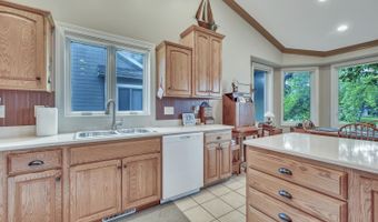 211 Emerald Meadows Dr, Arnolds Park, IA 51331