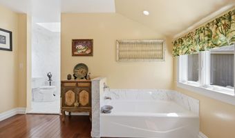 55 Tonela Ln, Barnstable, MA 02630