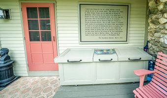 48 Old Searsport Ave, Belfast, ME 04915