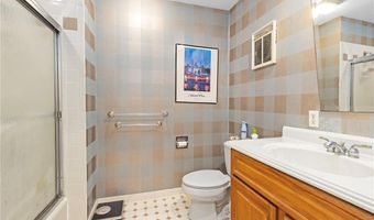 119 Corey Ln, Middletown, RI 02842