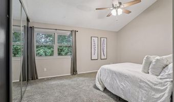 1520 Ploma Dr, Ballwin, MO 63021