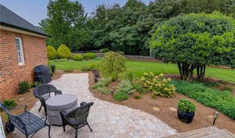 154 Suntree Dr, Advance, NC 27006