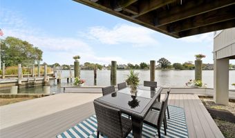 260 Ocean Ave, Amityville, NY 11701