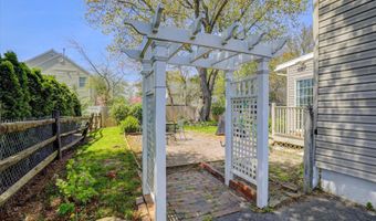 126 9th St, Belford, NJ 07718