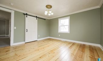 111 N 6th St, Beresford, SD 57004