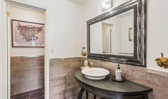 9201 LAUREL OAK Dr, Bethesda, MD 20817