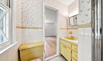 4 Laurel Dr, Albany, NY 12211