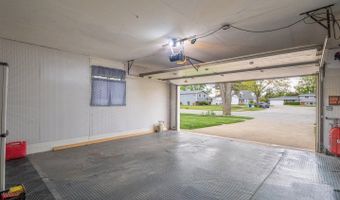 237 N Pioneer Dr, Addison, IL 60101