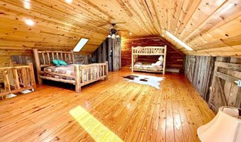 300 Round Up Ln, Bakersfield, MO 65609