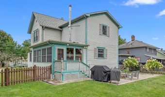 27 Center St, Algonquin, IL 60102