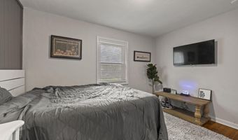 237 Maple Dr, Columbus, OH 43228
