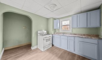 884 Lovers Ln, Akron, OH 44306