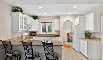 5 Blue Meadow Ct 5, Bourne, MA 02532