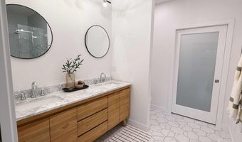 1002 Abby Rd, Alton, IA 51003