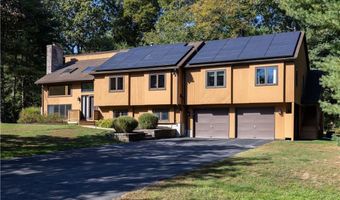 8 Robin Dr, North Kingstown, RI 02852