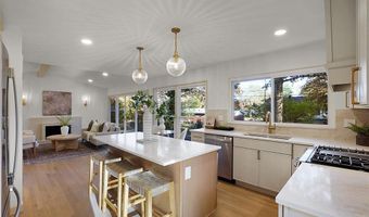 827 Woodruff Dr, Ballwin, MO 63011