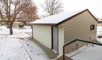 3718 Renee Dr, Bismarck, ND 58503