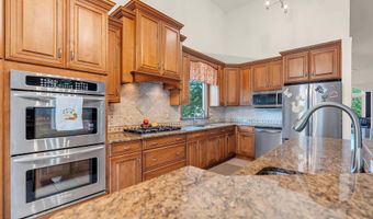 8 Laurel Ln, Bayville, NJ 08721
