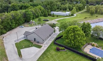 18224 153rd St, Basehor, KS 66007