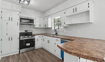 2074 Trailwood Dr, Biloxi, MS 39532