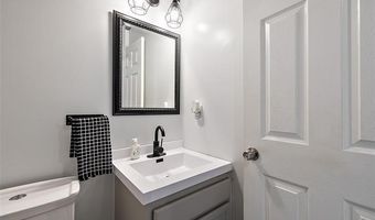 3373 Glover Rd, Almont, MI 48003