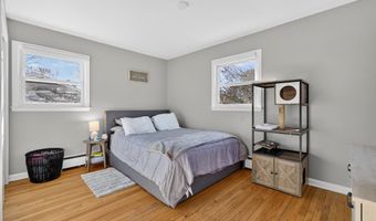 5 Robin Ln, Clinton, CT 06413